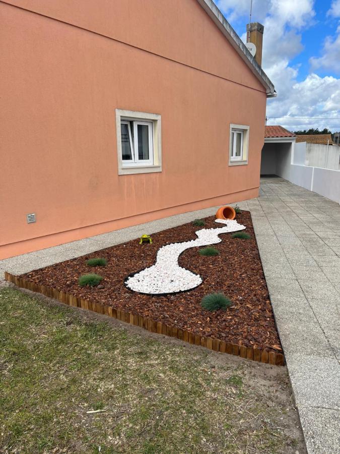 Moradia Alegre No Centro Da Vila Da Tocha. Exterior foto